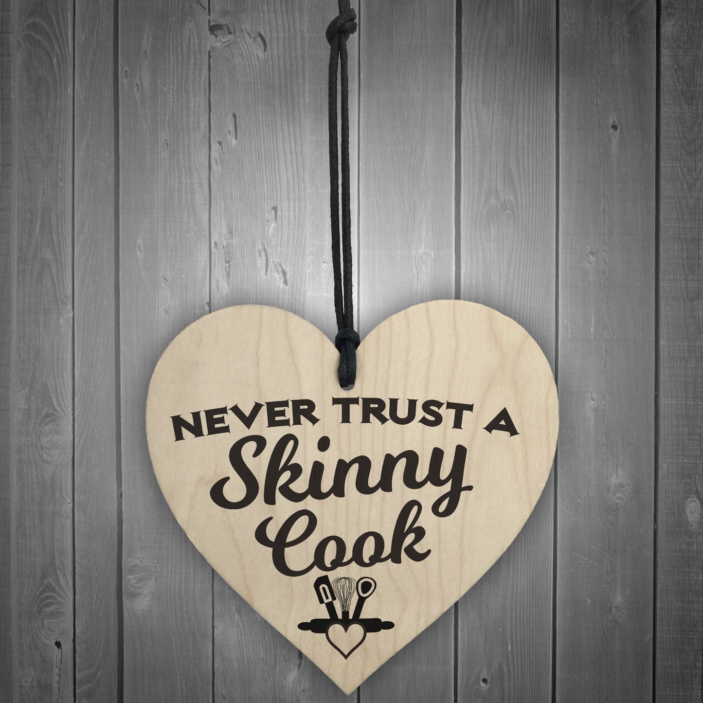 Never Trust A Skinny Cook Novelty Wooden Hanging Heart Plaque